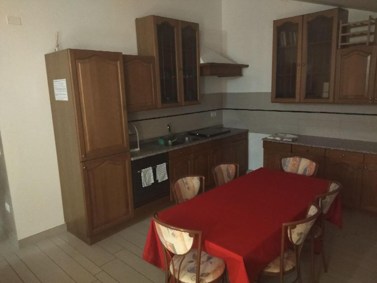 Room In Guest Room - Single Room Between Padua And Chioggia Brugine Eksteriør billede
